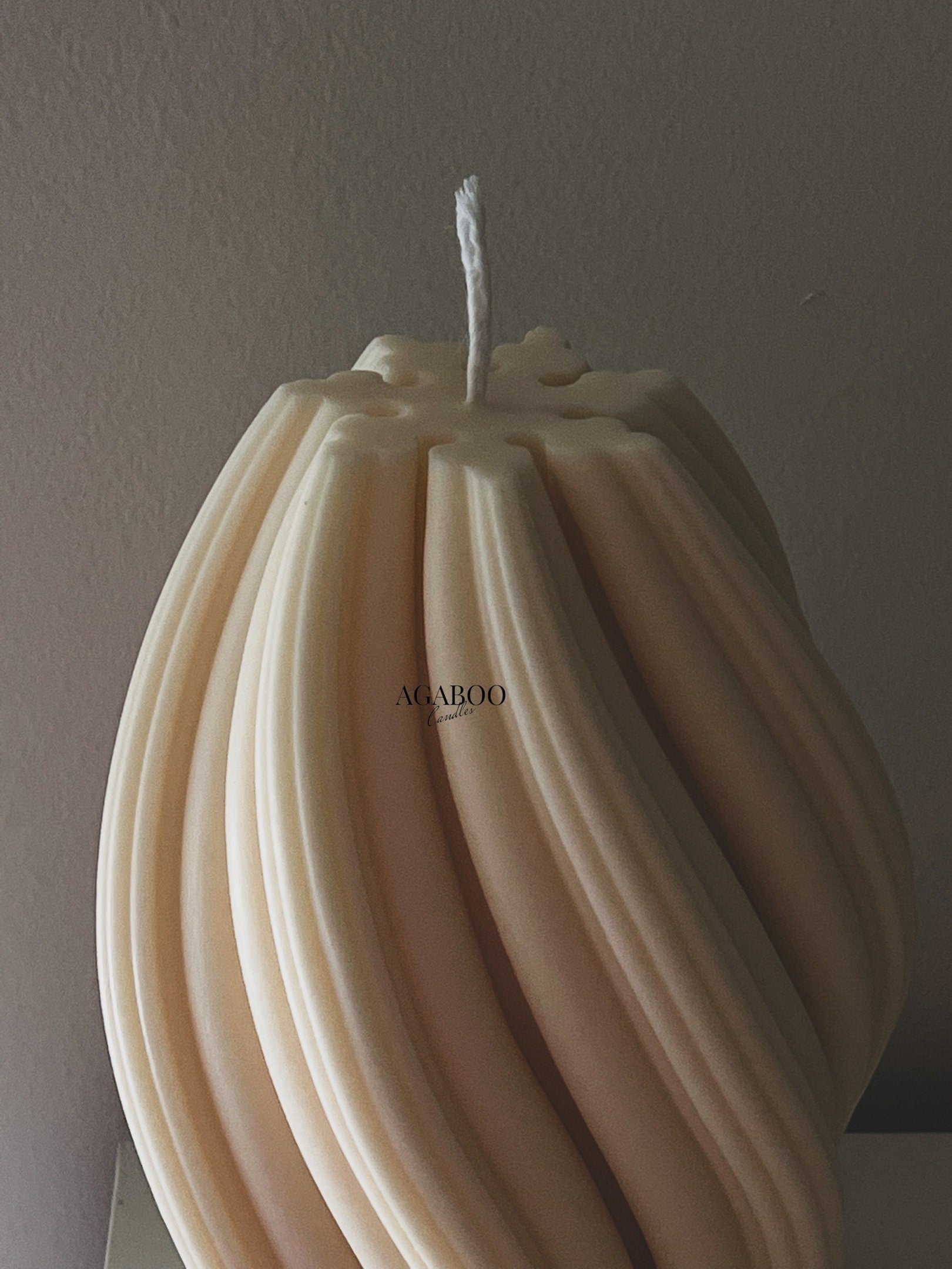 High Swirl Candle 7x3 inches