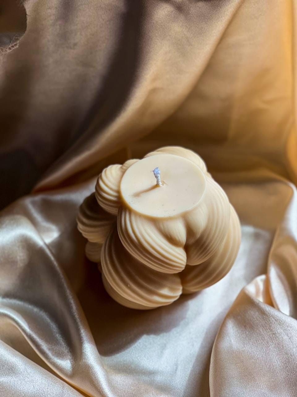 Large Twisted Knot Candle