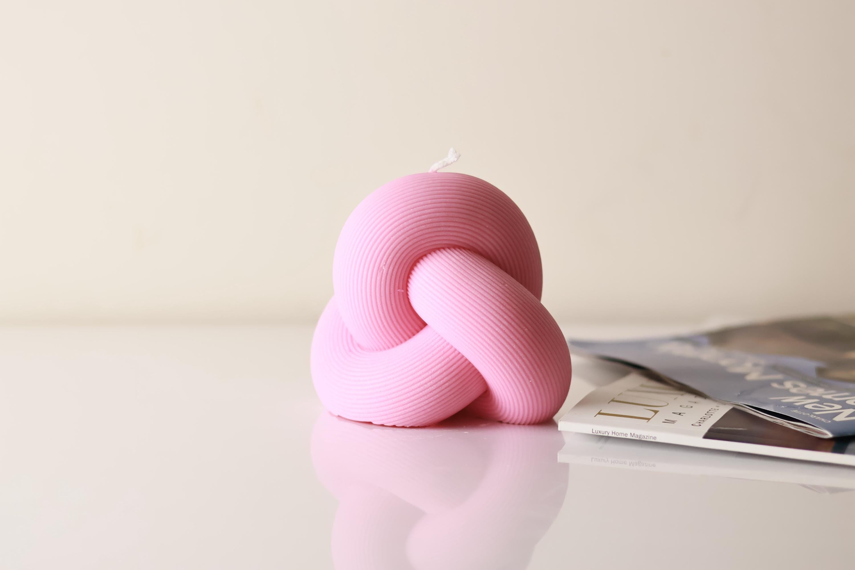 Ribbed Knot Candle