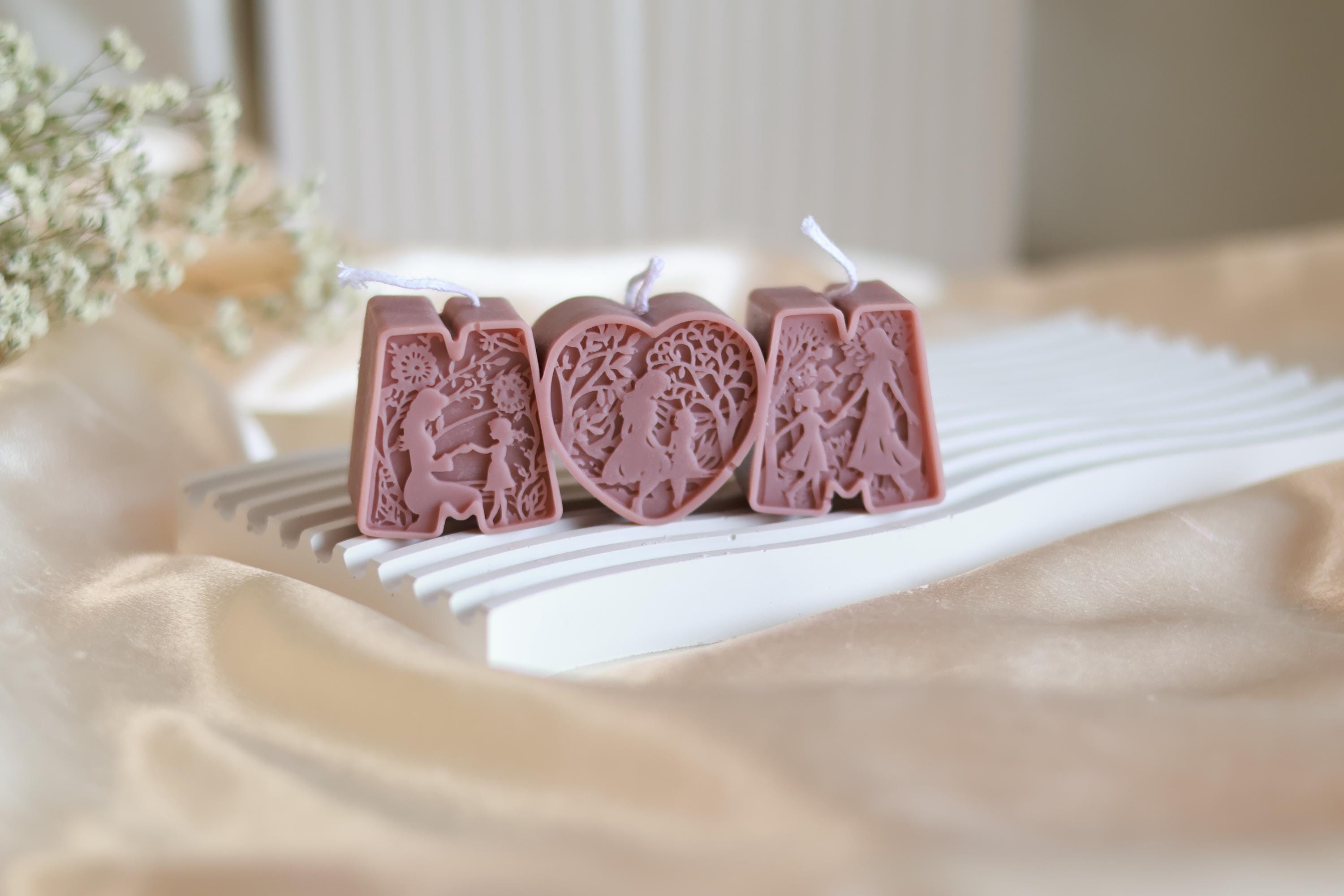 MOM Letter Candle