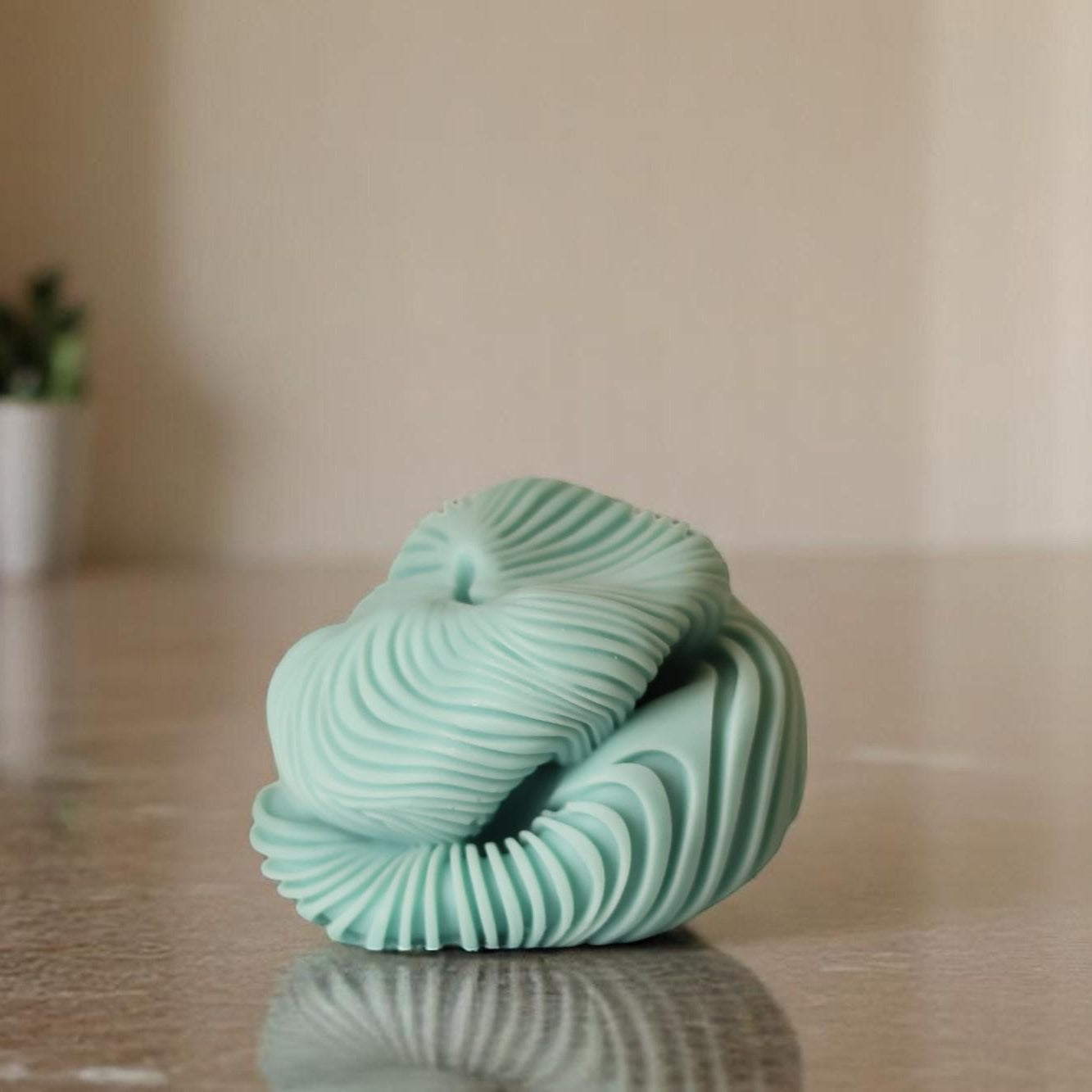 Large Knot Swirl Candle