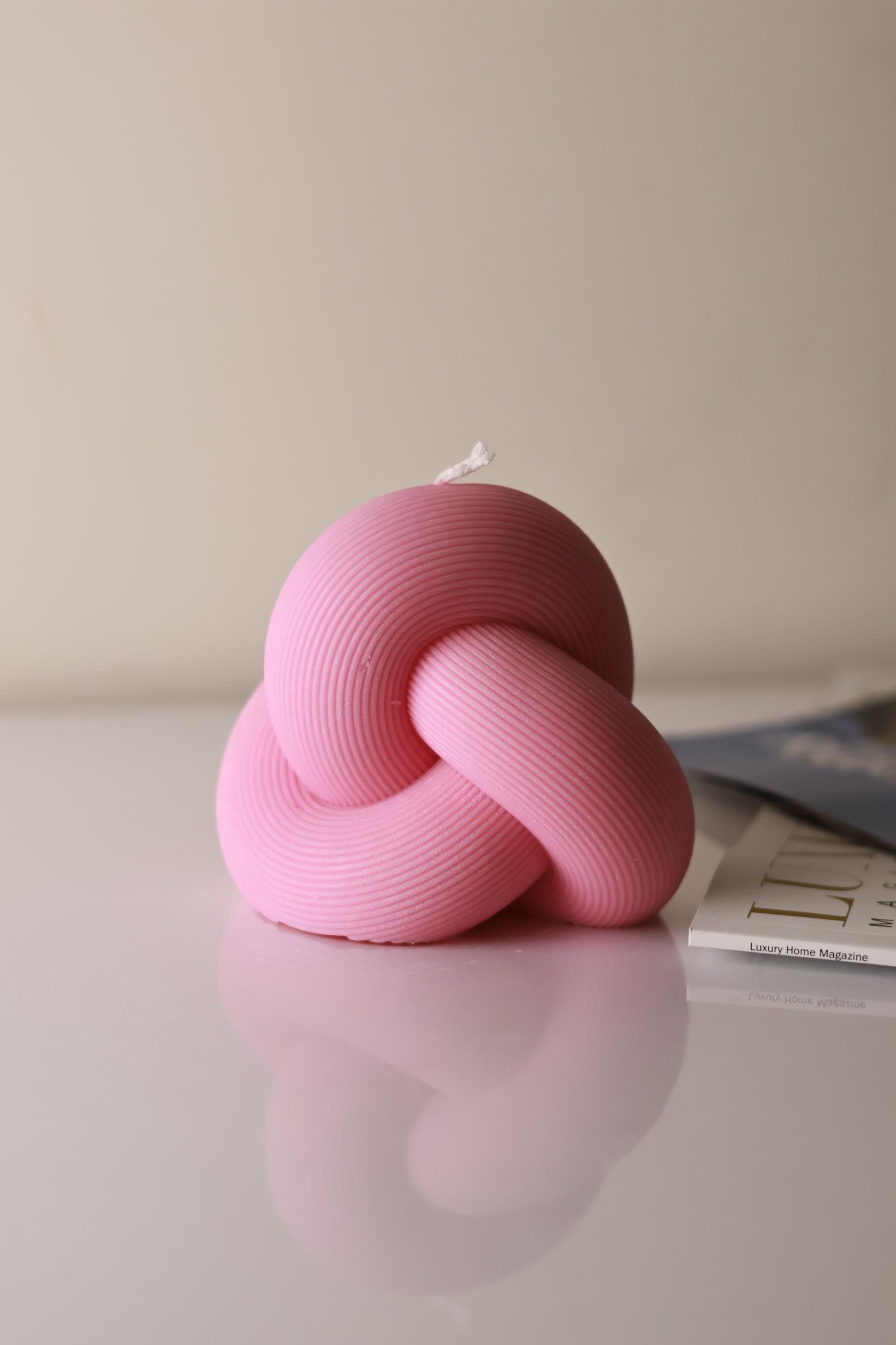 Ribbed Knot Candle
