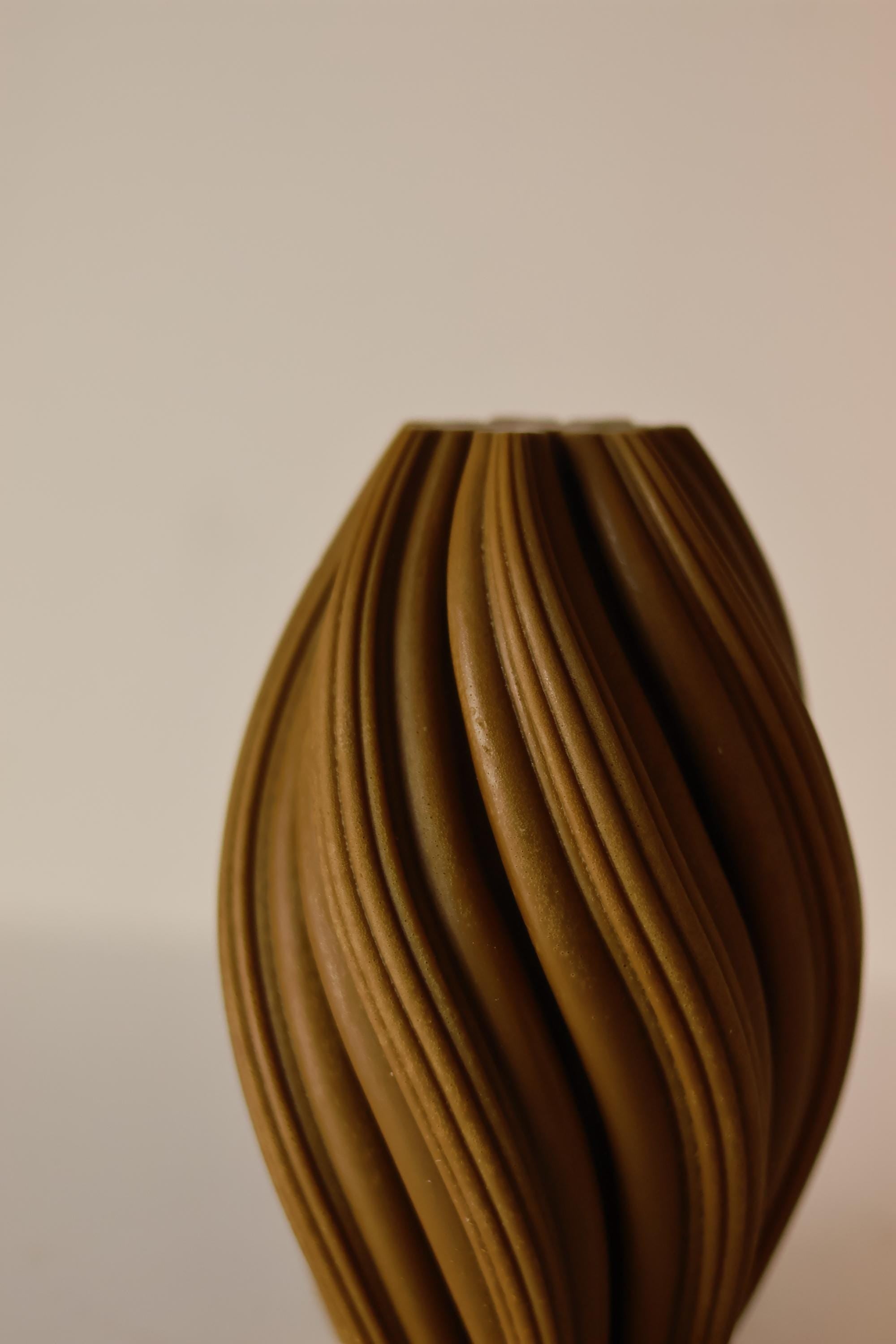 High Swirl Candle 7x3 inches
