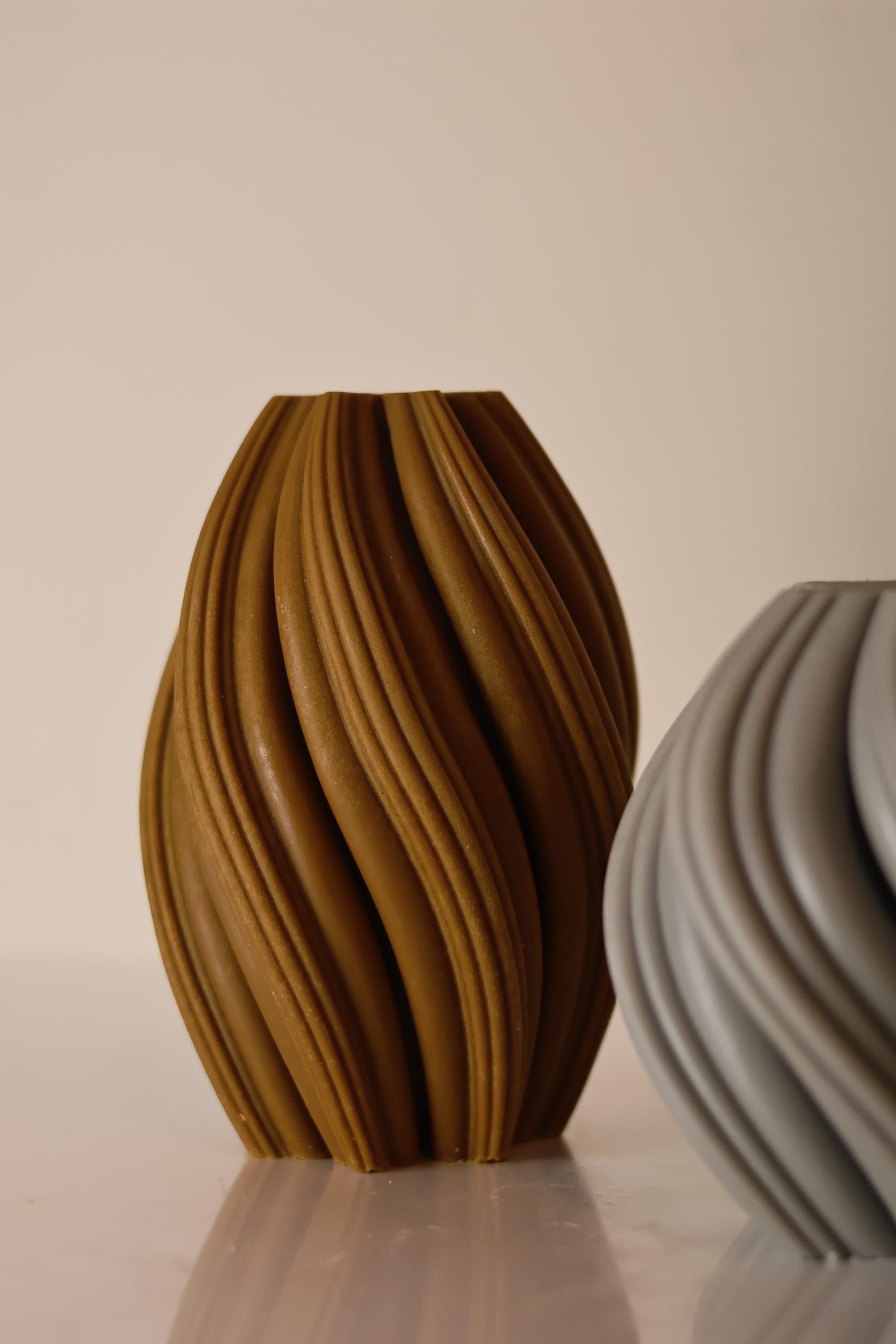 High Swirl Candle 7x3 inches