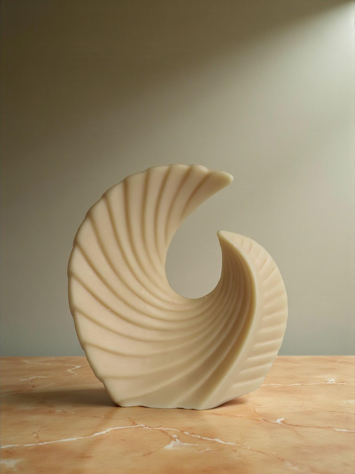 Unique Geometric Ribbed Candle